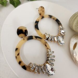Resin Tortoise with Clear Stones Round Hoop Earrings